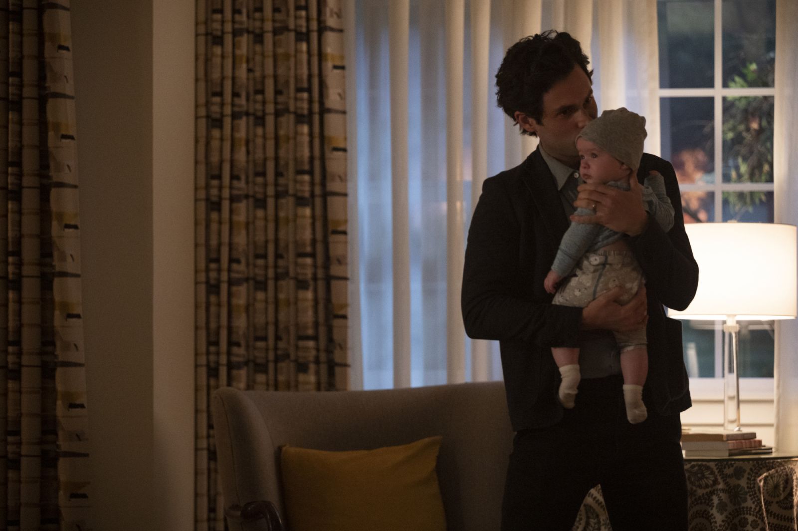 YOU (L to R) PENN BADGLEY as JOE GOLDBERG in episode 301 of YOU Cr. JOHN P. FLEENOR/NETFLIX © 2021