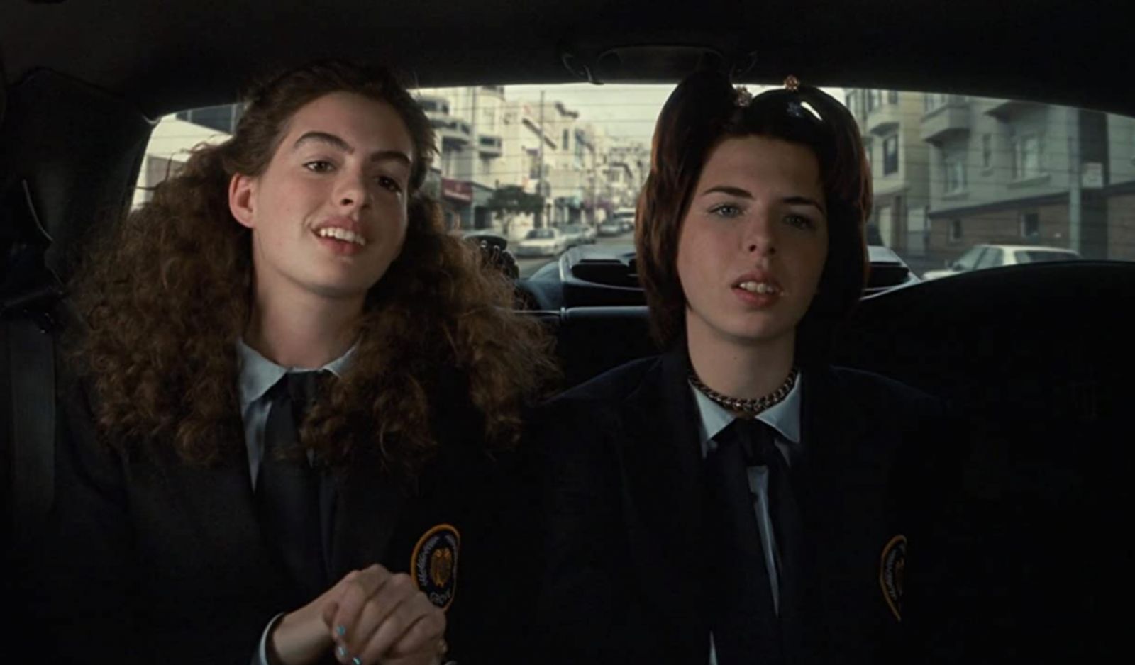 Mia (Anne Hathaway) and Lilly (Heather Matarazzo) in a scene from 'The Princess Diaries' (Photo: IMDB)