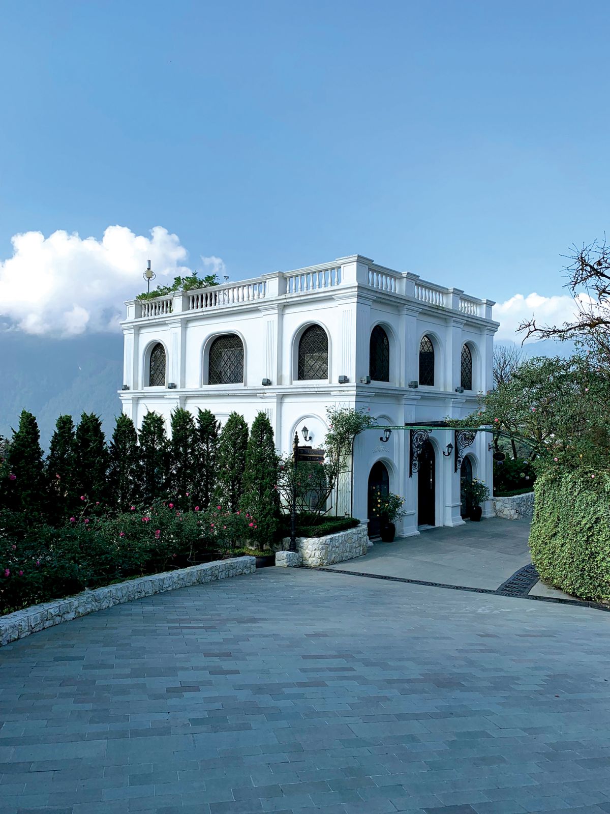 Multi-floor hotel villa on a mountain side