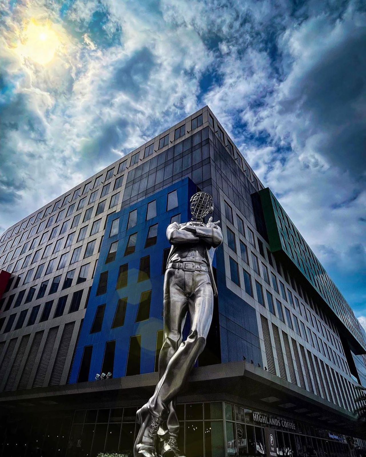 'Bayani' at DoubleDragon Meridian Park (Photo: JEFRË's Instagram account)