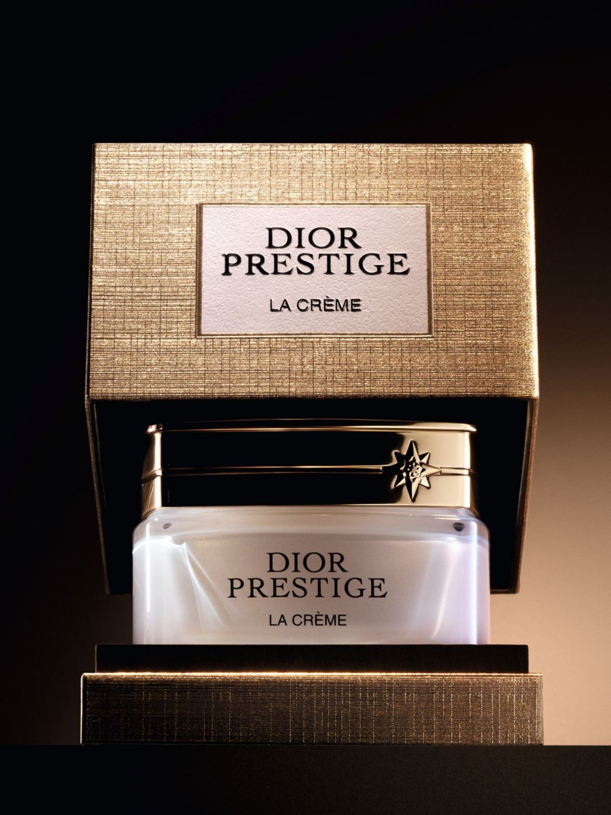 Dior迪奧精萃再生玫瑰賦活乳霜,50ml/NT$14,000、填裝瓶/NT$12,500 、15ml/NT$5,000