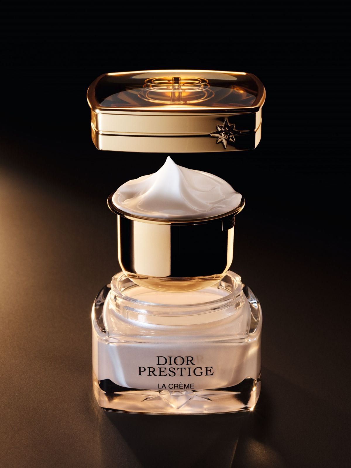 Dior迪奧精萃再生玫瑰賦活乳霜,50ml/NT$14,000、填裝瓶/NT$12,500 、15ml/NT$5,000