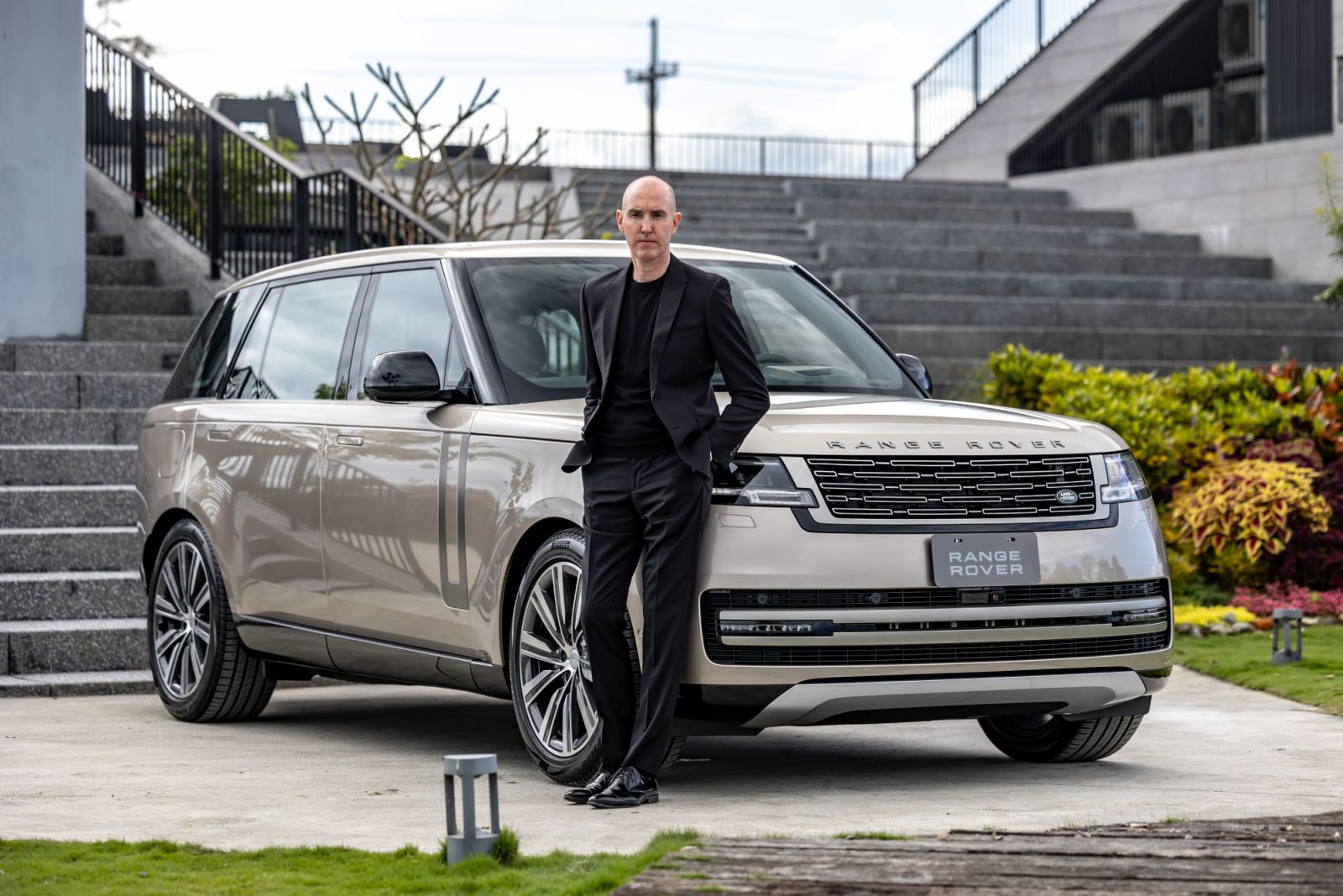 【影片開箱】The New Range Rover 亮點一覽：耗時10年推出！總裁級後座、駕駛感宛如魔毯滑行般柔順！