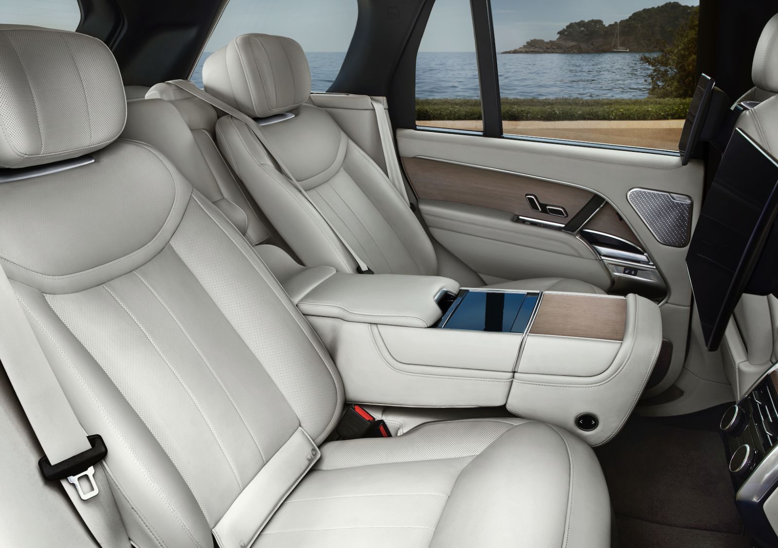 【影片開箱】The New Range Rover 亮點一覽：耗時10年推出！總裁級後座、駕駛感宛如魔毯滑行般柔順！