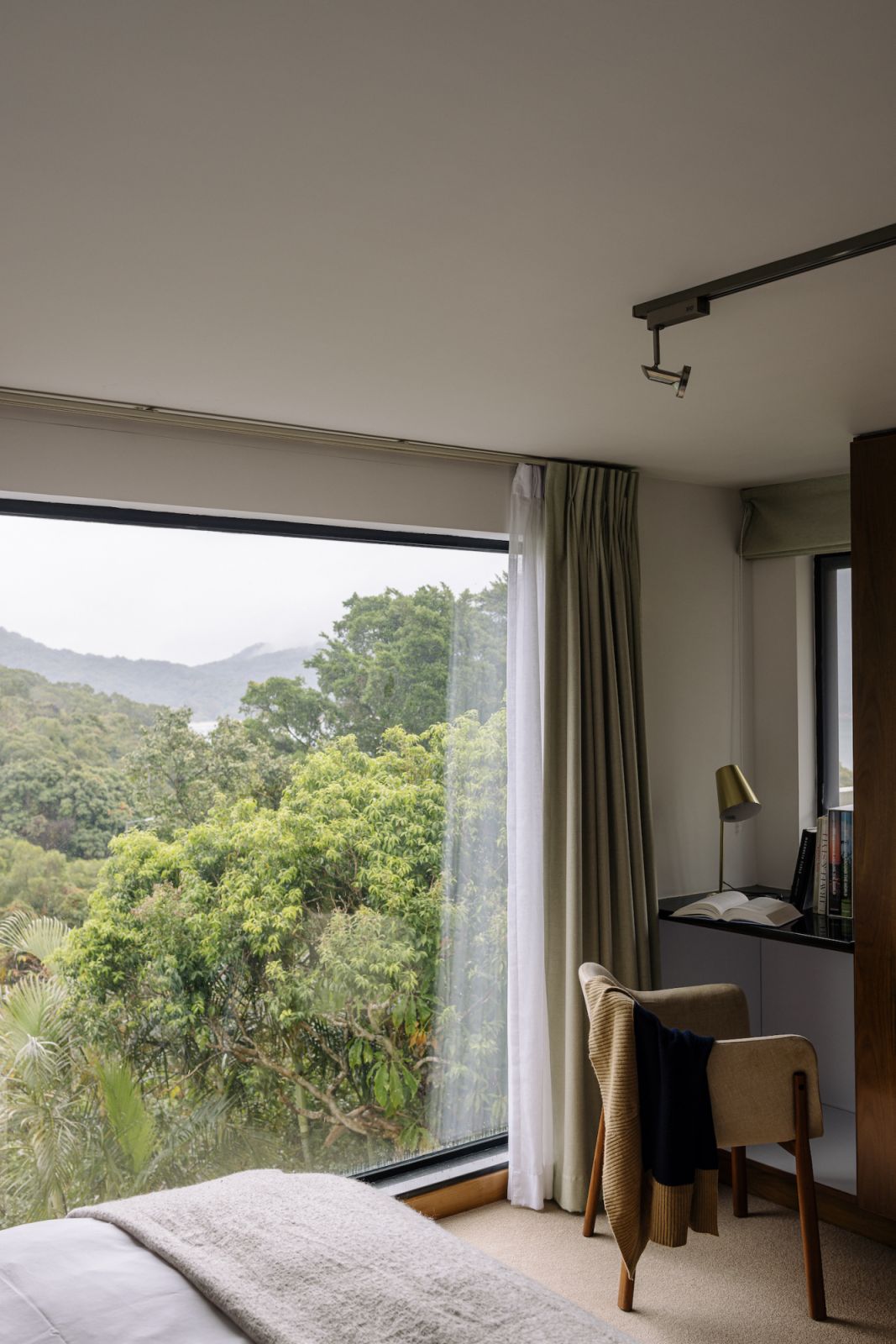 Home of Lynn Fung
Photography by Mitchell Geng