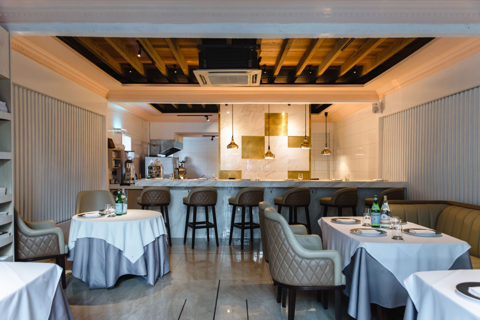 The restaurant's dining room is elegant and cosy, perfect for intimate dinners (Photo: Restaurant au Jardin)