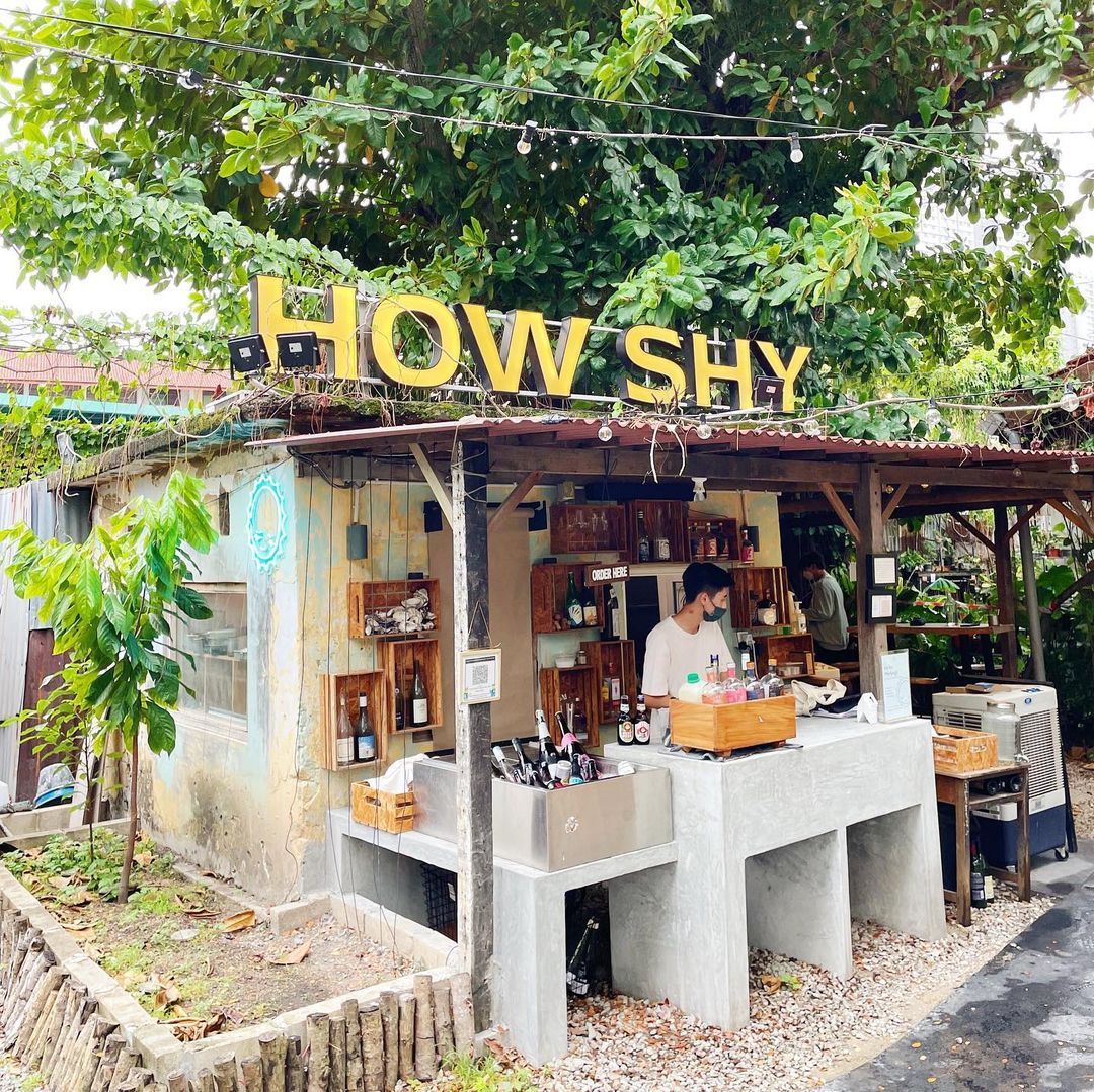 The How Shy hut is located in the middle of Hin Bus Depot's space (Photo: @howshypg/Instagram)