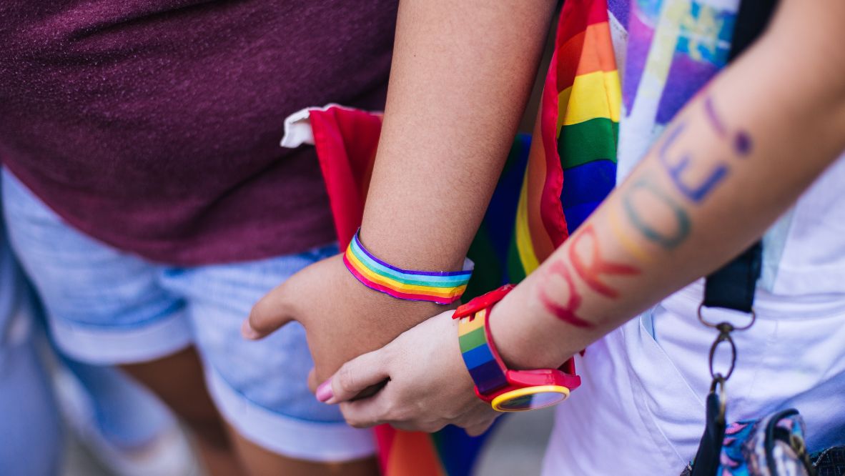 Close-up of a couple holding hands. (Photo: Getty Images)