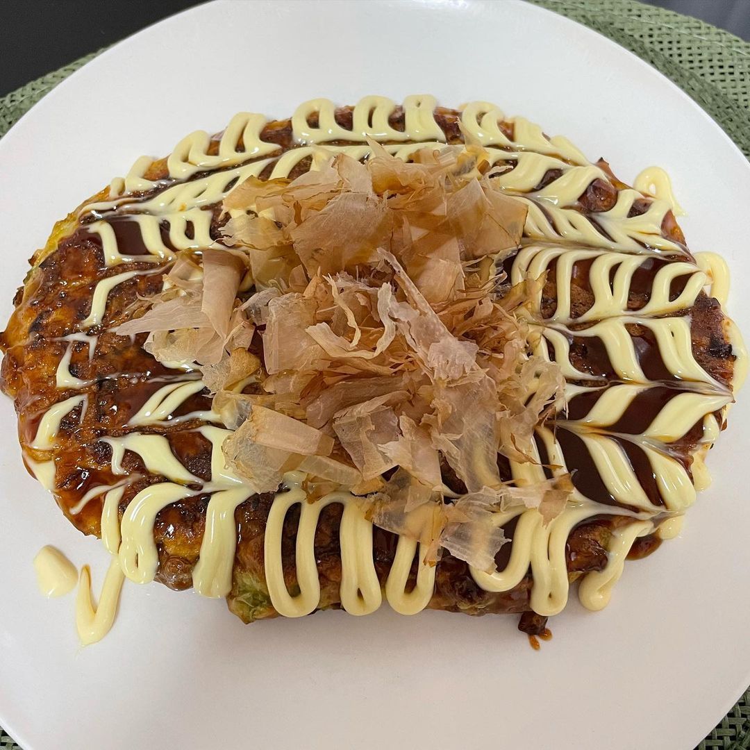 This okonomiyaki has also been topped with bonito flakes (Photo: @marboochan/Instagram)