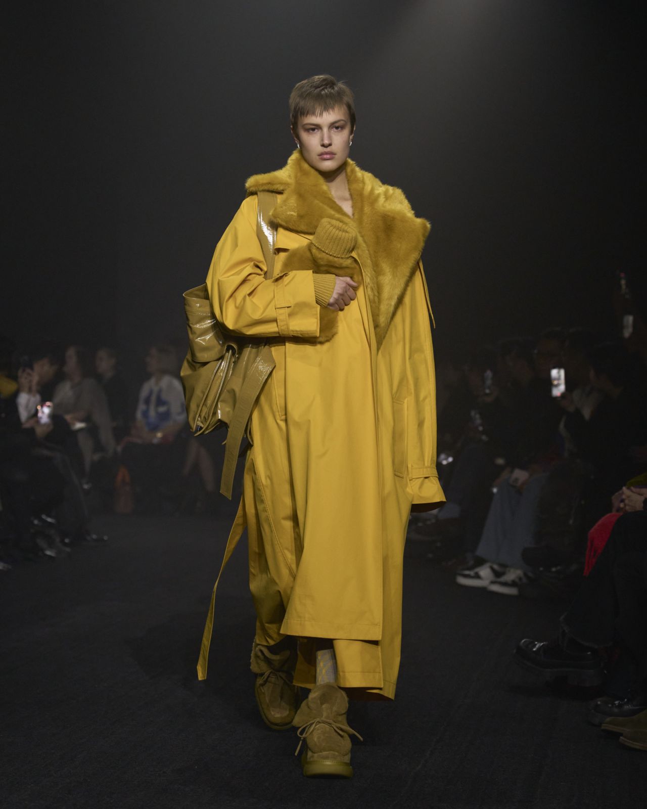 Daniel Lee 入主 Burberry首場大秀。Burberry 2023 秋冬大秀。