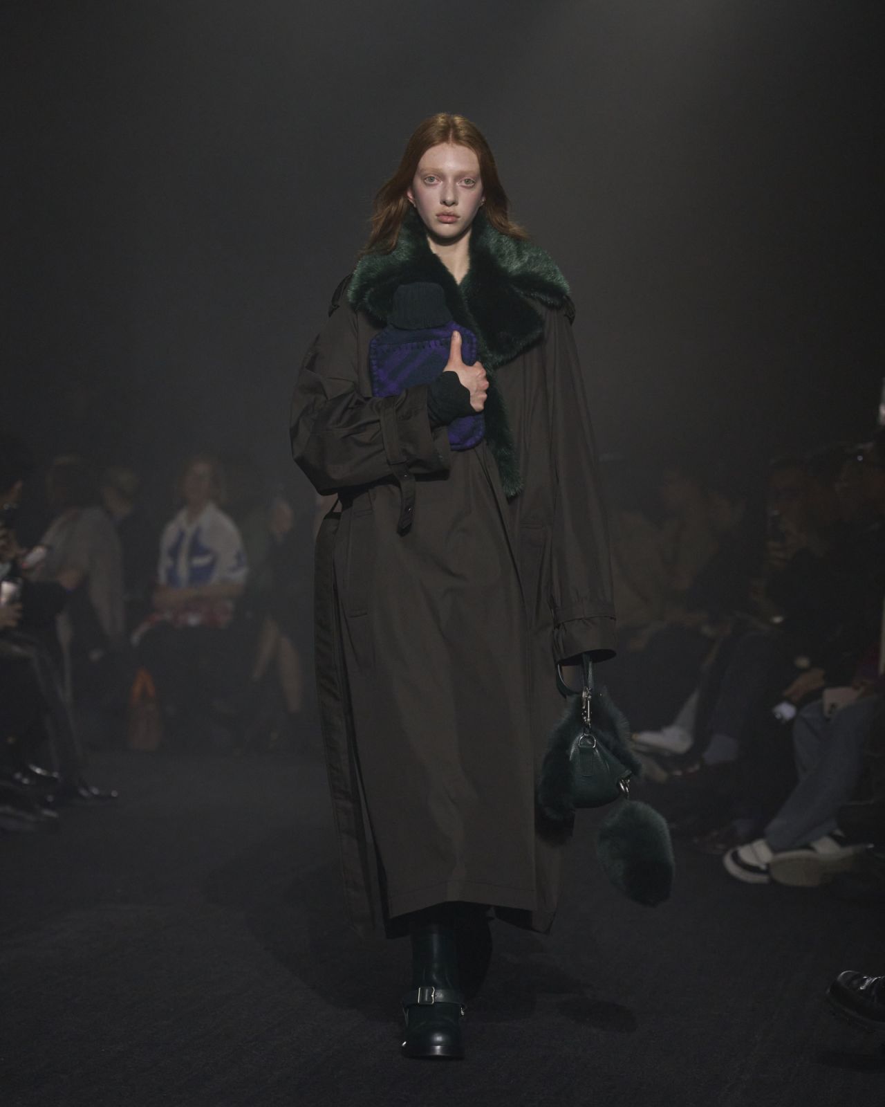 Daniel Lee 入主 Burberry首場大秀。Burberry 2023 秋冬大秀。