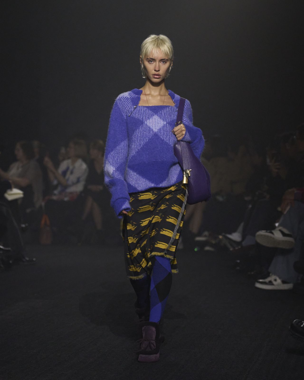 Daniel Lee 入主 Burberry首場大秀。Burberry 2023 秋冬大秀。