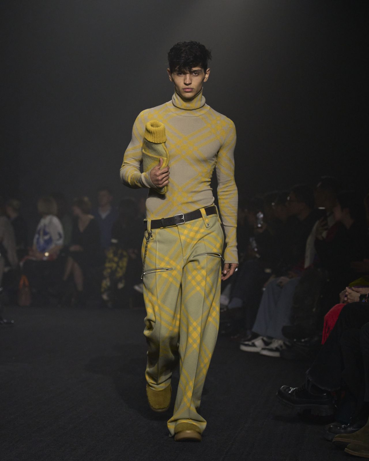 Daniel Lee 入主 Burberry首場大秀。Burberry 2023 秋冬大秀。