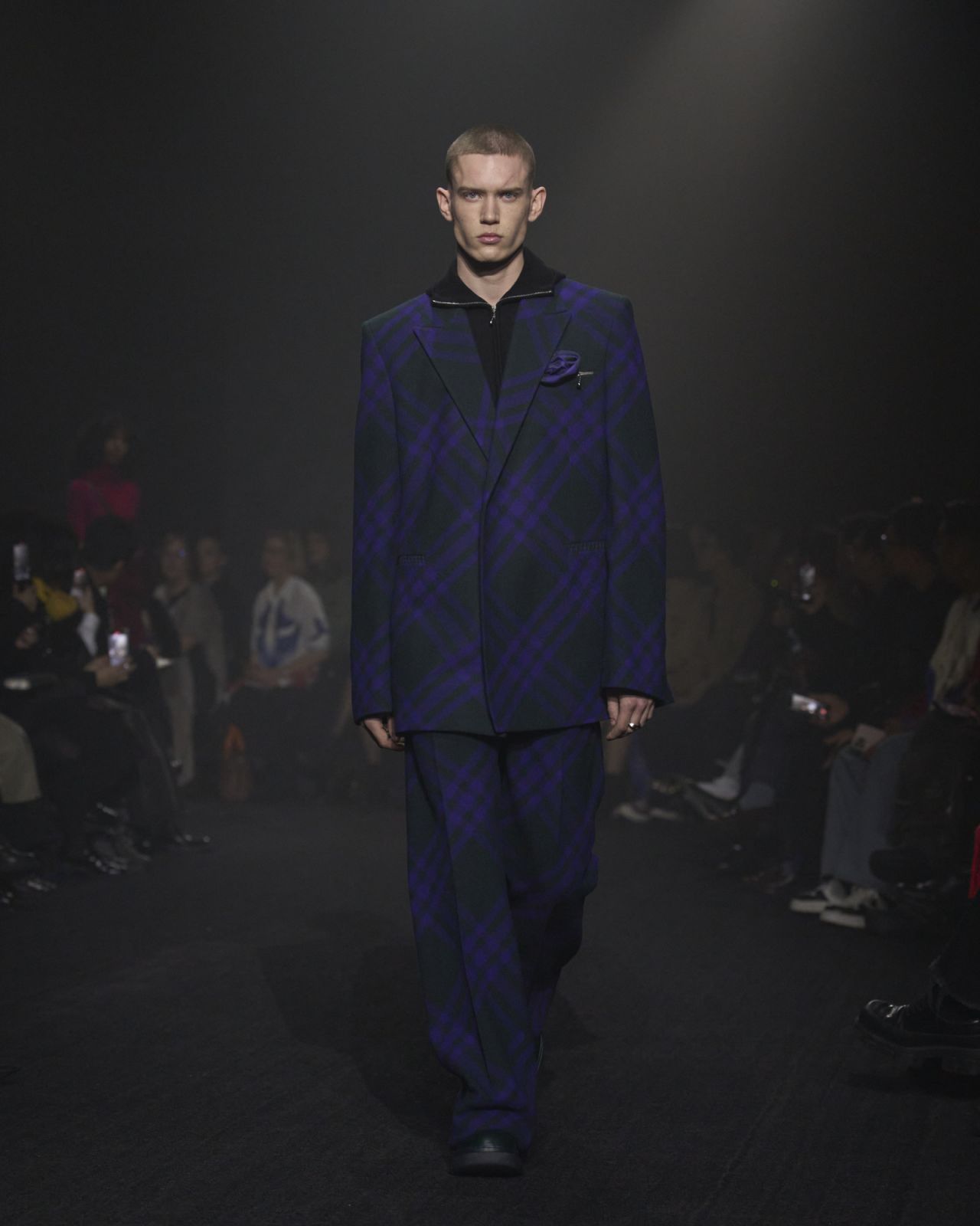 Daniel Lee 入主 Burberry首場大秀。Burberry 2023 秋冬大秀。