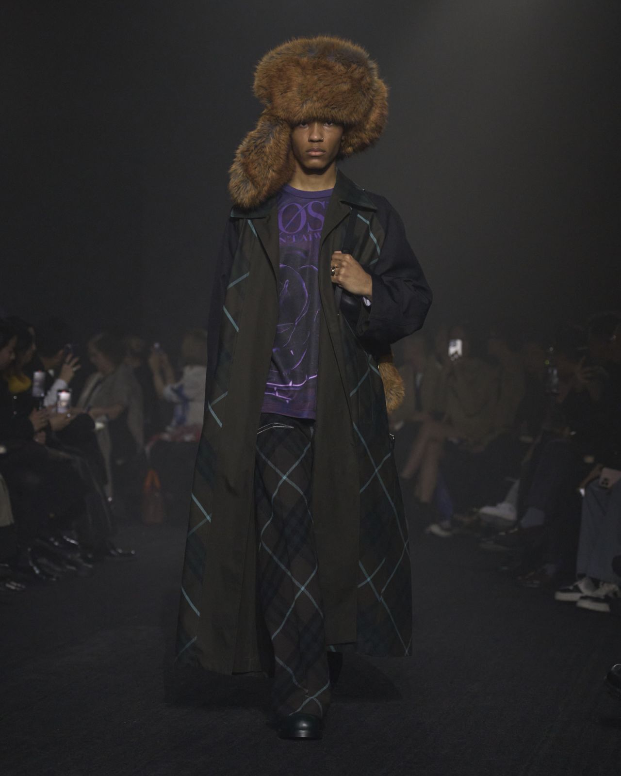 Daniel Lee 入主 Burberry首場大秀。Burberry 2023 秋冬大秀。