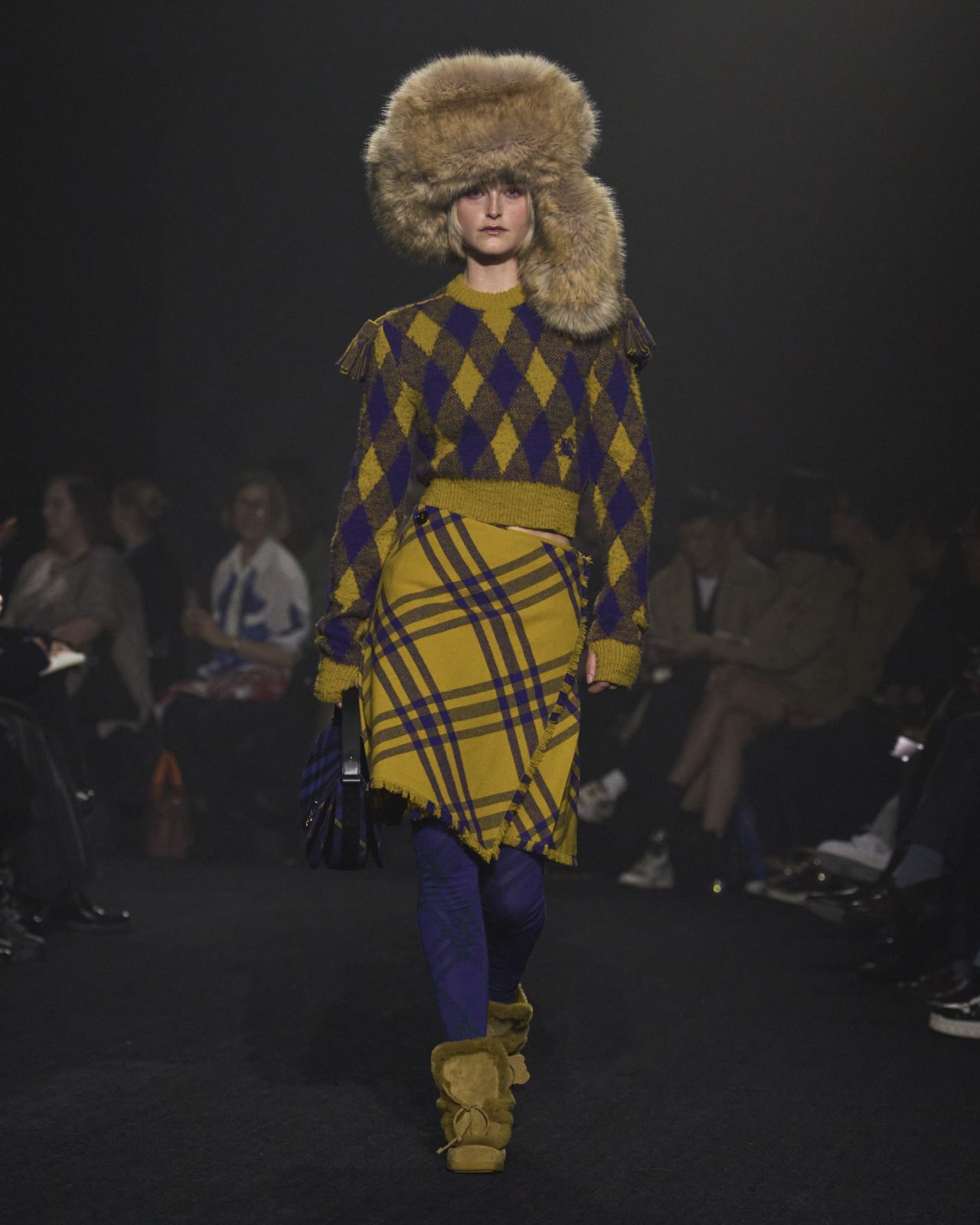 Daniel Lee 入主 Burberry首場大秀。Burberry 2023 秋冬大秀。