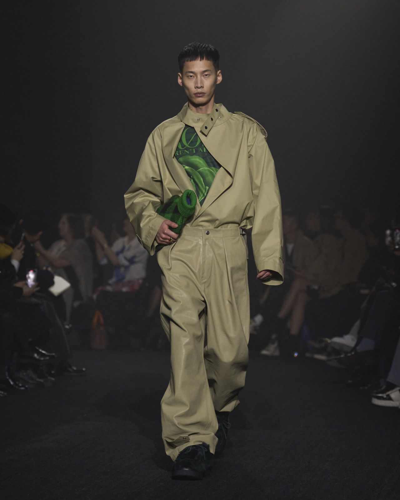 Daniel Lee 入主 Burberry首場大秀。Burberry 2023 秋冬大秀。