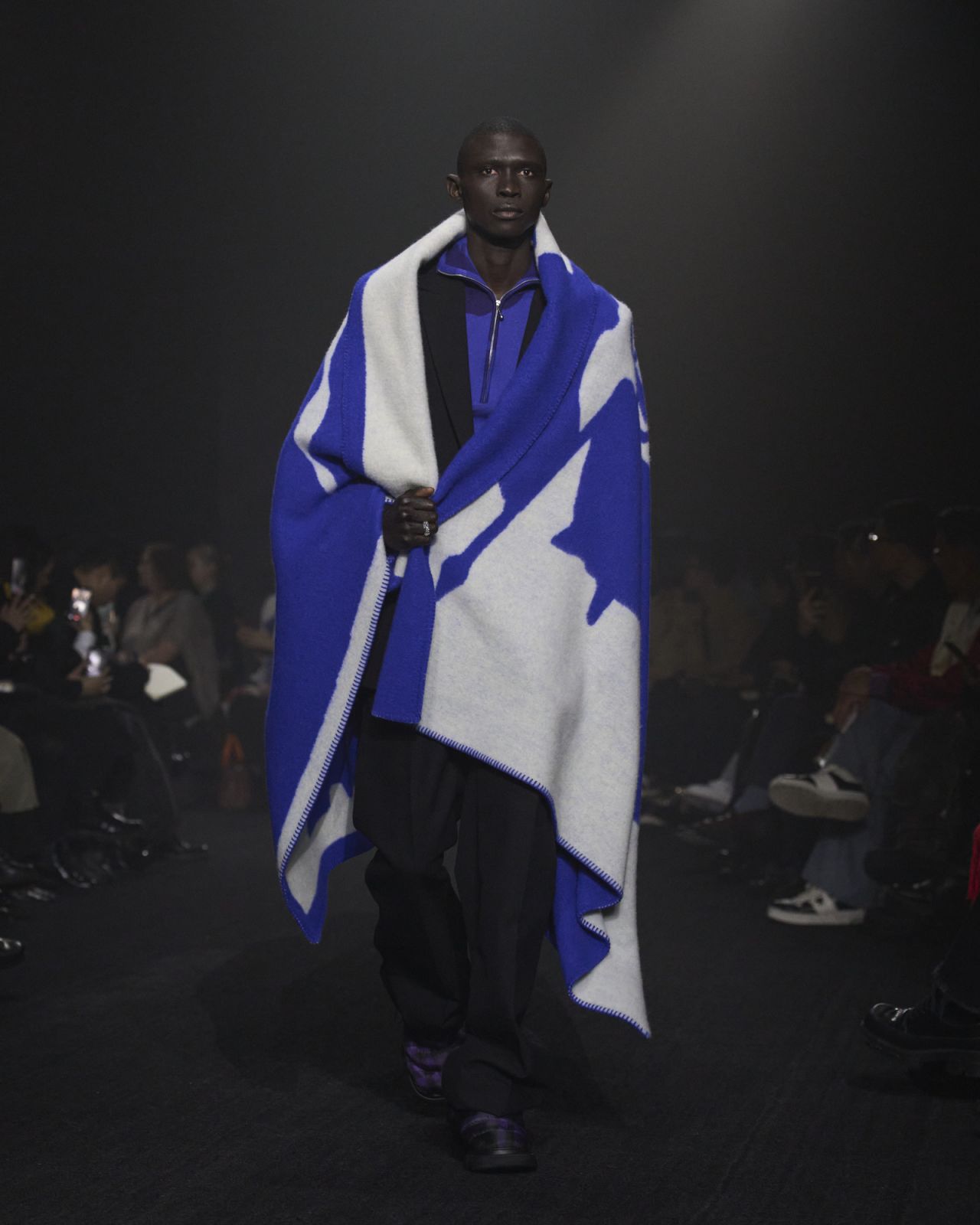 Daniel Lee 入主 Burberry首場大秀。Burberry 2023 秋冬大秀。