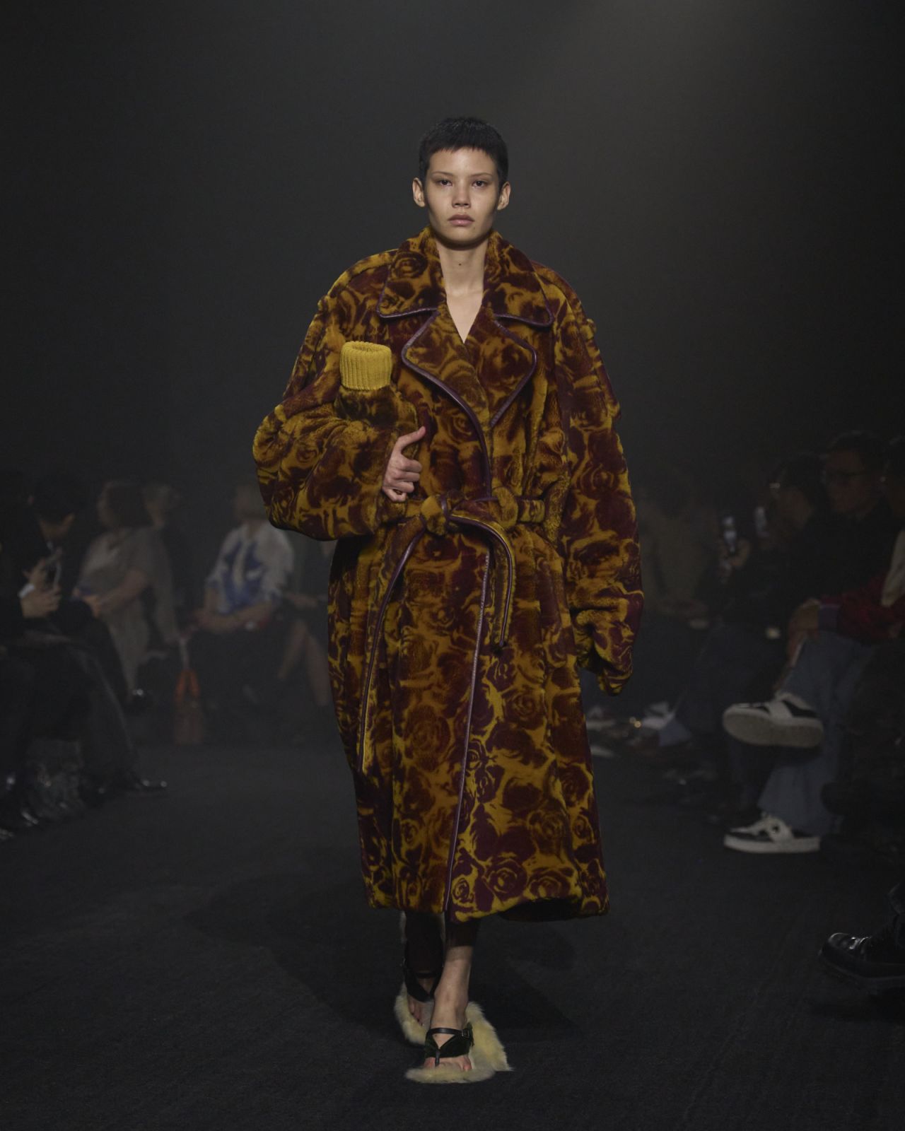Daniel Lee 入主 Burberry首場大秀。Burberry 2023 秋冬大秀。