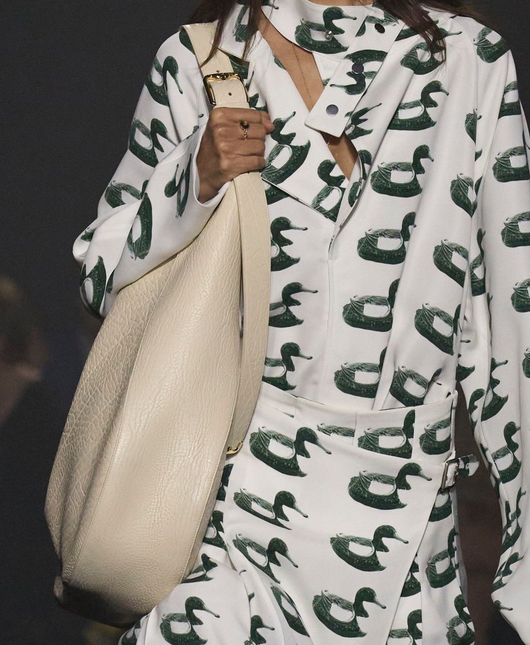 Burberry 2023 秋冬大秀包款。