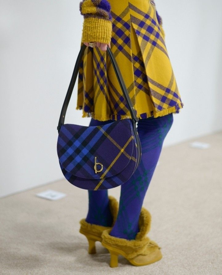 Burberry 2023 秋冬大秀包款。