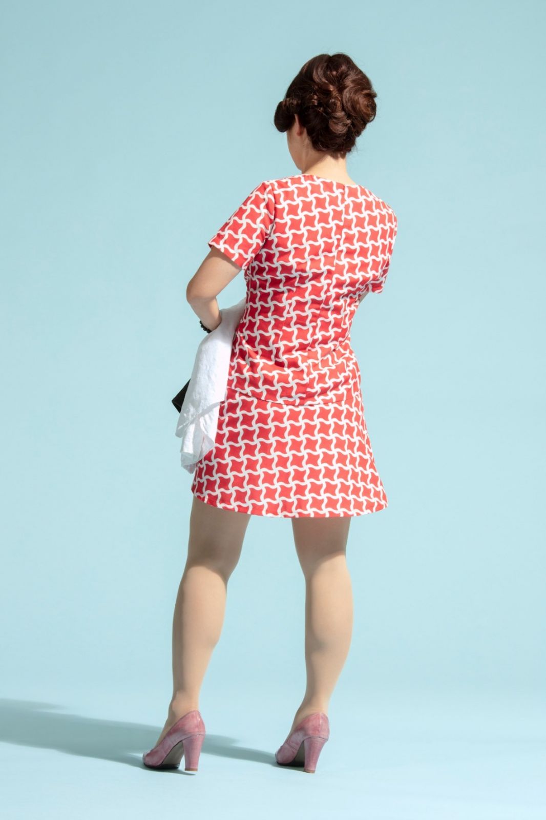 Sara Wong and Leung Chi Wo’s Woman In A Red-Checkered Dress Carrying A White Blazer (2019) (Photo: courtesy the artists and Blindspot Gallery)