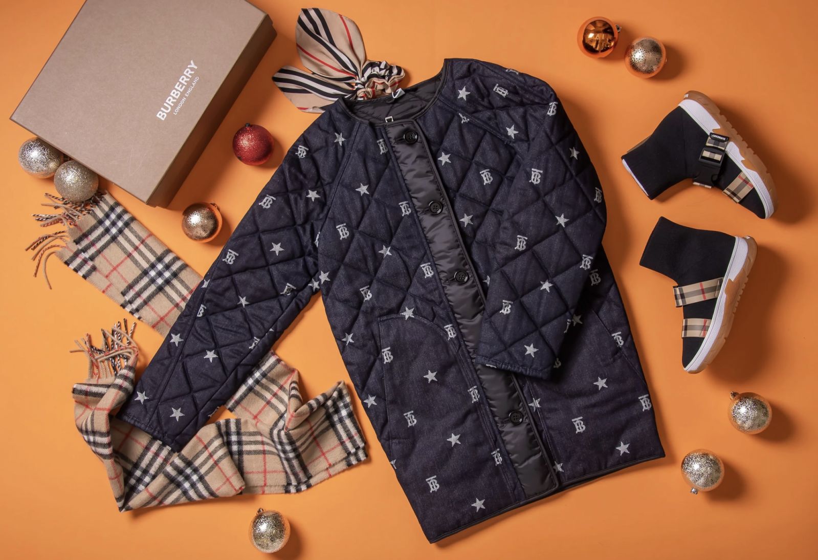 BURBERRY 讓大眾可以輕易演繹時尚潮人親子裝的風範。(Photo via BURBERRY)