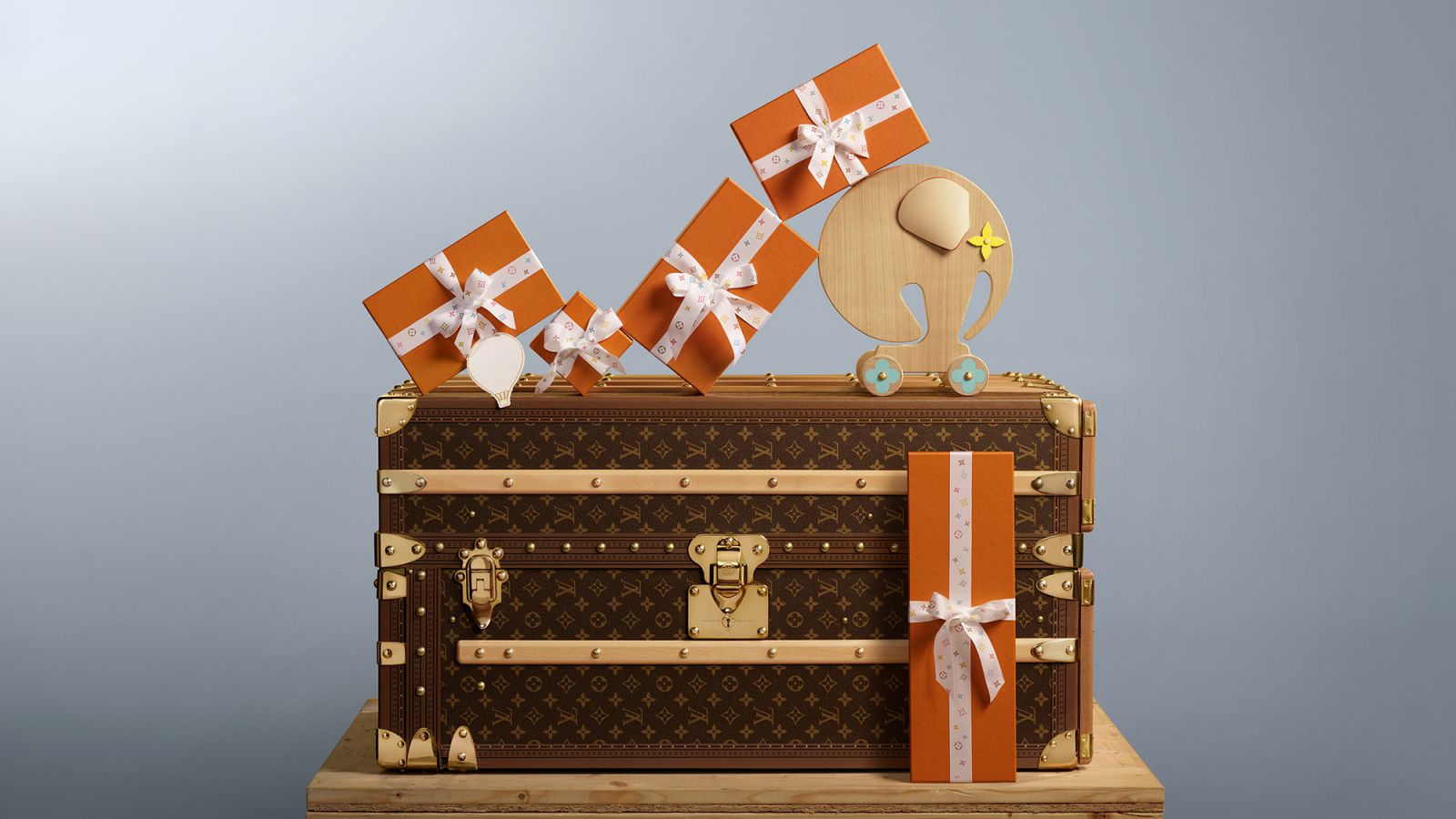 Louis Vuitton 精心設計且匠心獨具的衣帽硬箱體現品牌 160 多年歷史的傳統。(Photo via Louis Vuitton)