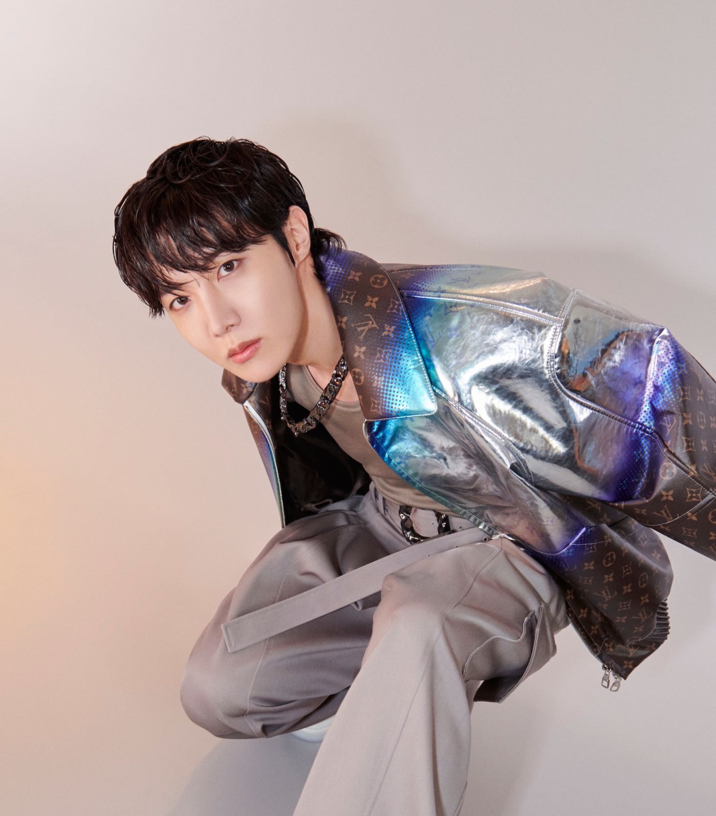 j hope bts louis vuitton lv kpop ambassador fashion 2023