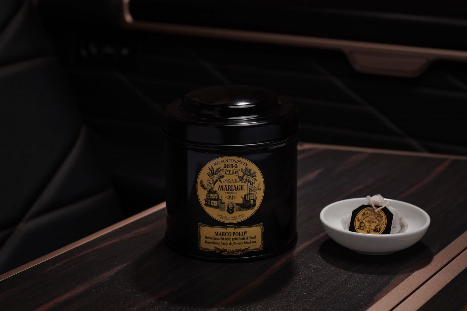 頭等艙旅客可品嚐歐洲頂級茶飲品牌「瑪黑茶Mariage Frères」系列茶飲。