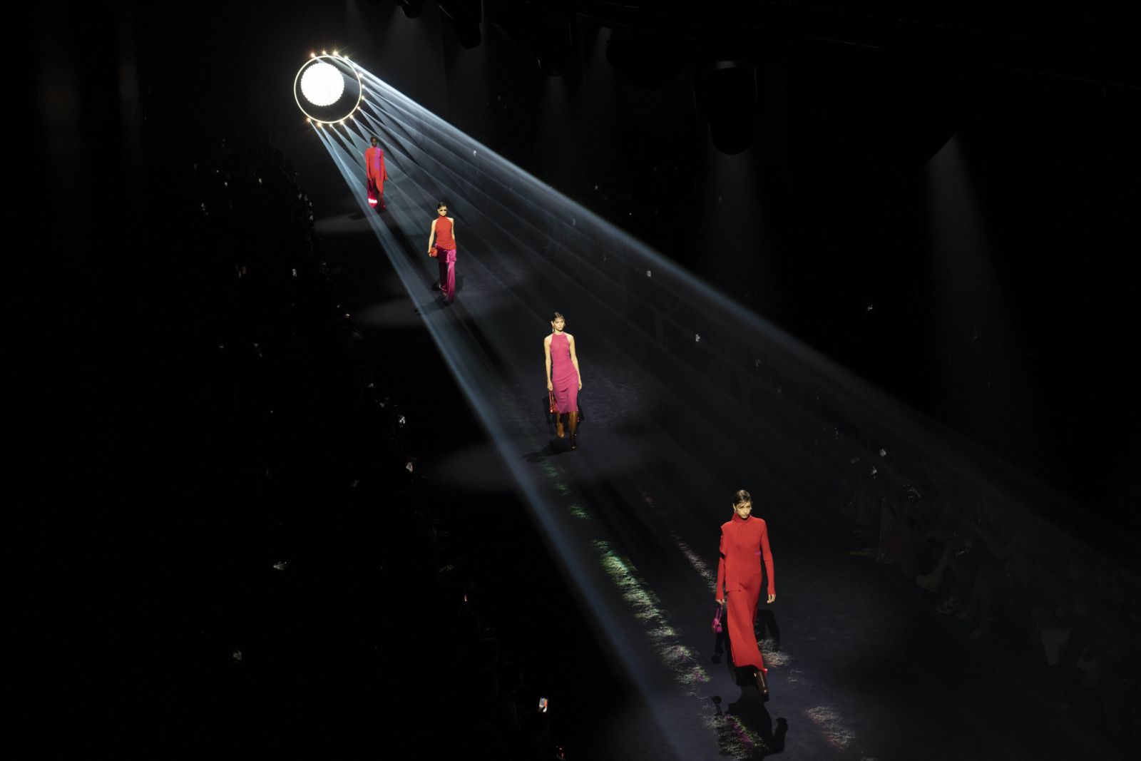 Fendi 2023 秋冬大秀。