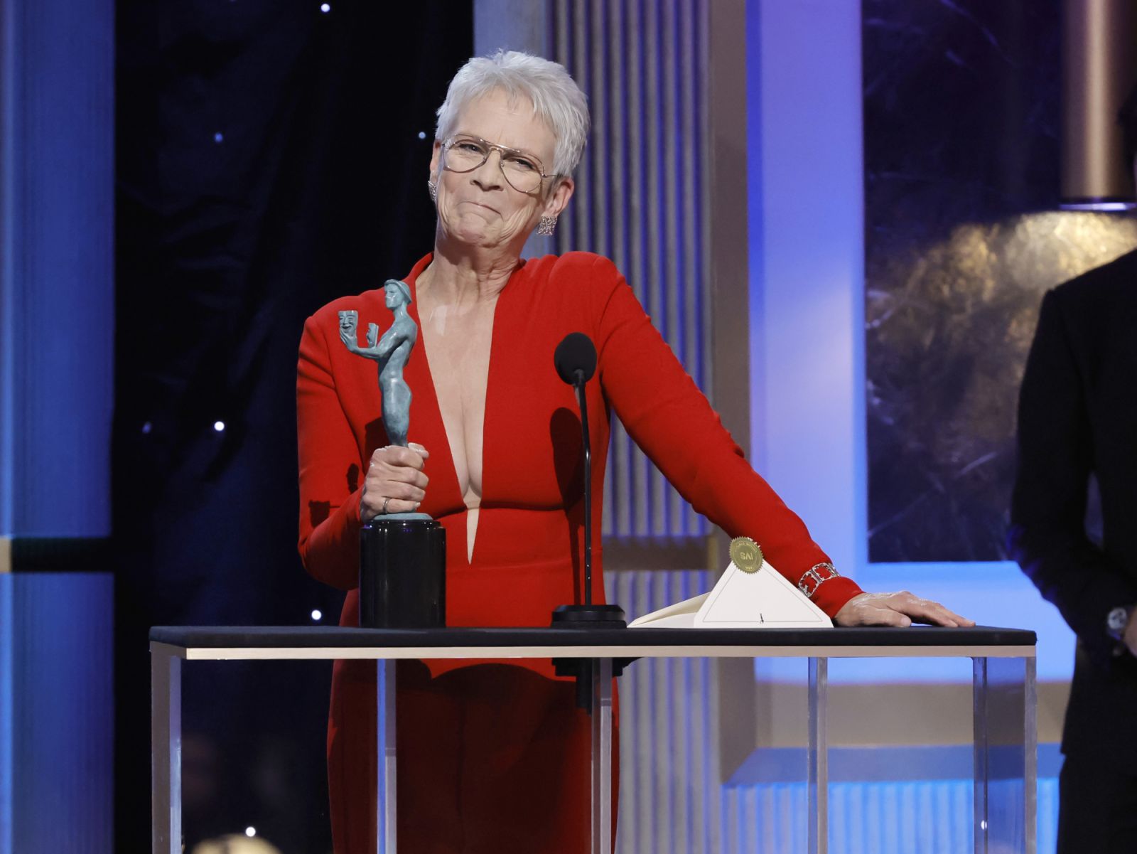 LOS ANGELES, CALIFORNIA - FEBRUARY 26: Jamie Lee Curtis accepts the Outstanding Performance by a Female Actor in a Supporting Role award for âEverything Everywhere All at Onceâ onstage during the 29th Annual Screen Actors Guild Awards at Fairmont Century Plaza on February 26, 2023 in Los Angeles, California. (Photo by Kevin Winter/Getty Images)