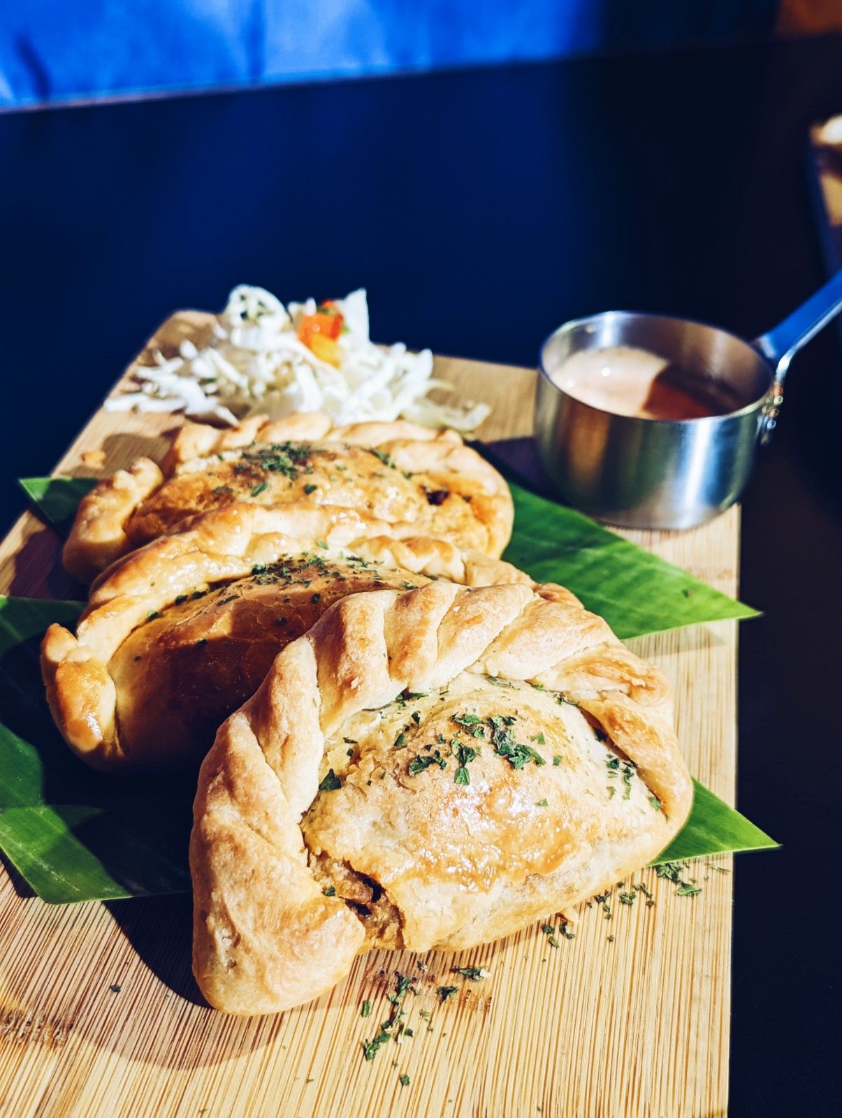 辣味牛肉酥餅,內餡多汁濕潤有豐富辛香味。Photo by Melody Kao