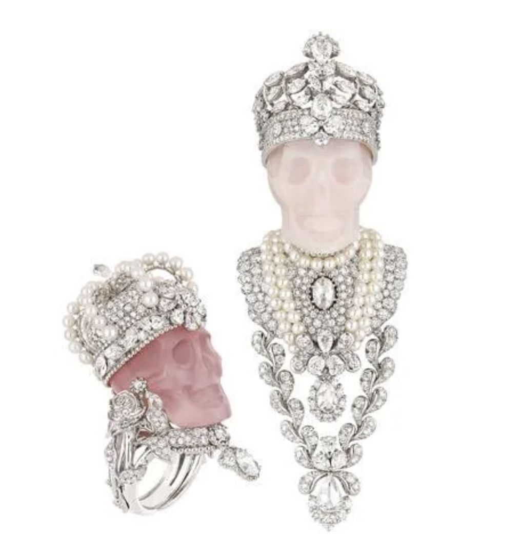 DIOR 國王與皇后Reines et Rois寶石雕刻骷顱頭作品