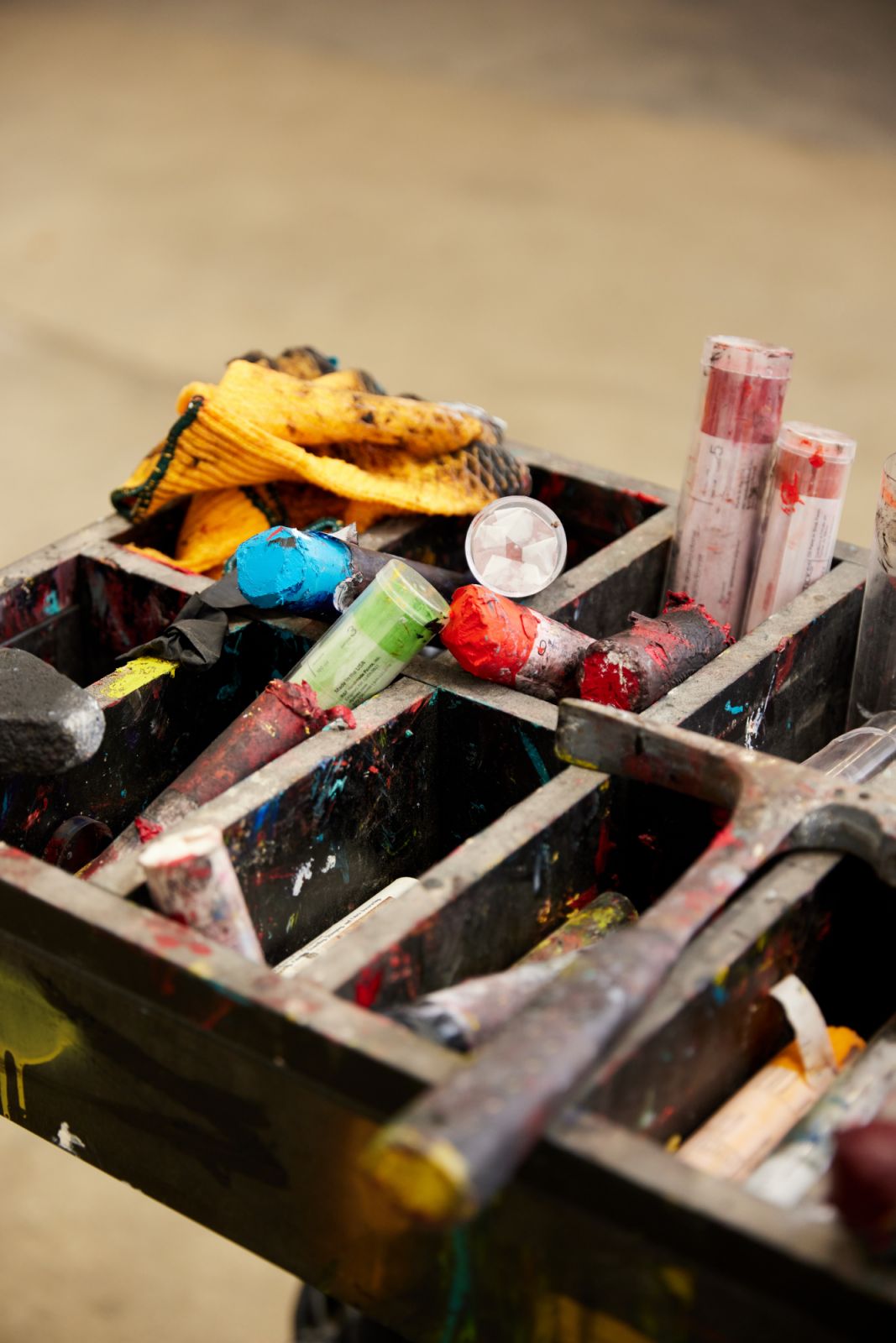 oil paints – Johnson’s recent choice in materials (Photo: Masato Onoda)