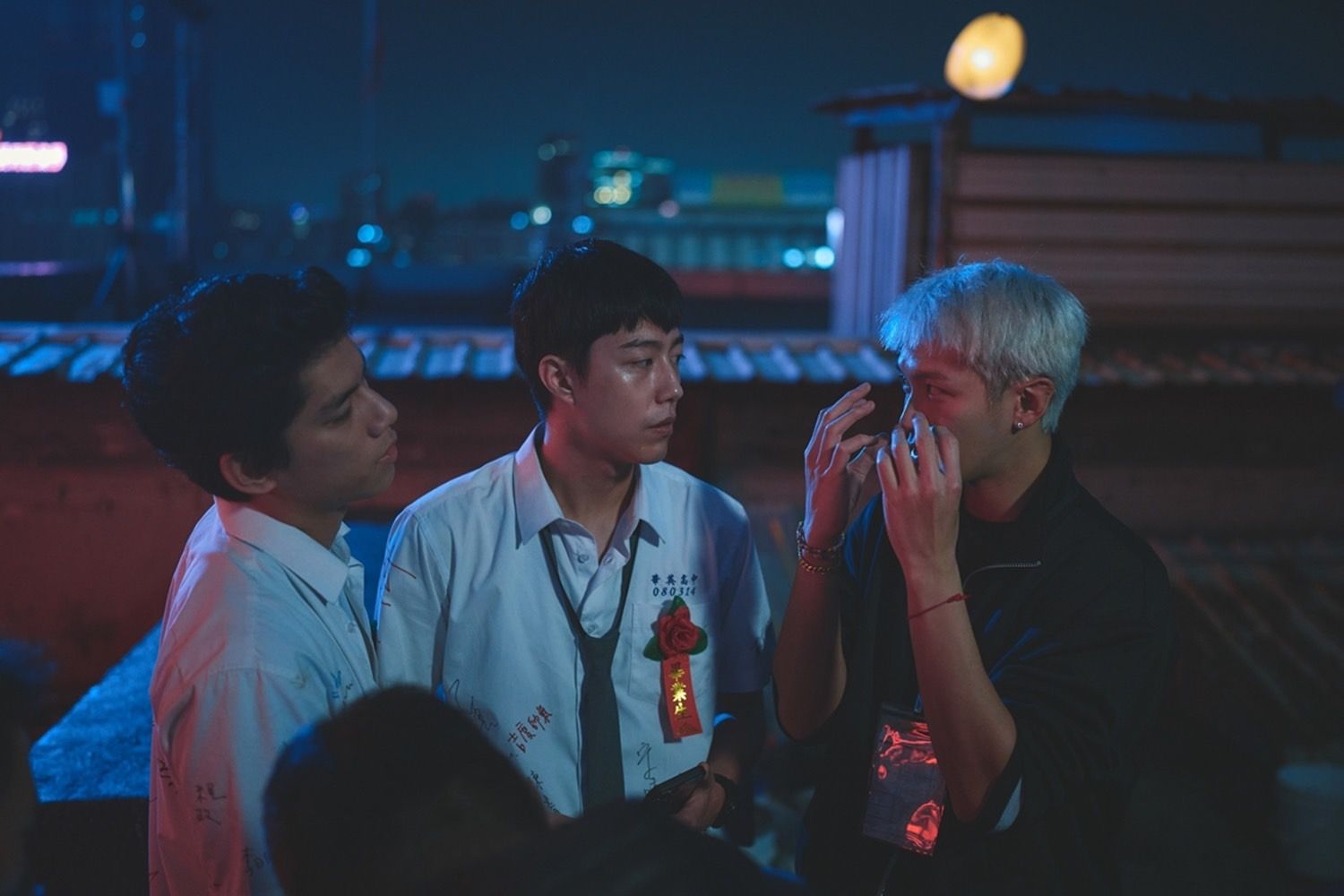主演們對柯導演好評不斷，表示他給予演員很大的安全感和信任感。（Photo via Facebook＠黑的教育 Bad Education）