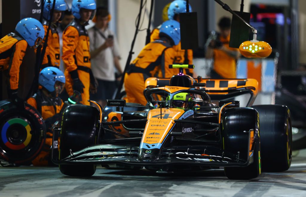 BAHRAIN, BAHRAIN - MARCH 05: Lando Norris of Great Britain driving the (4) McLaren MCL60 Mercedes makes a pitstop during the F1 Grand Prix of Bahrain at Bahrain International Circuit on March 05, 2023 in Bahrain, Bahrain. (Photo by Mark Thompson/Getty Images)