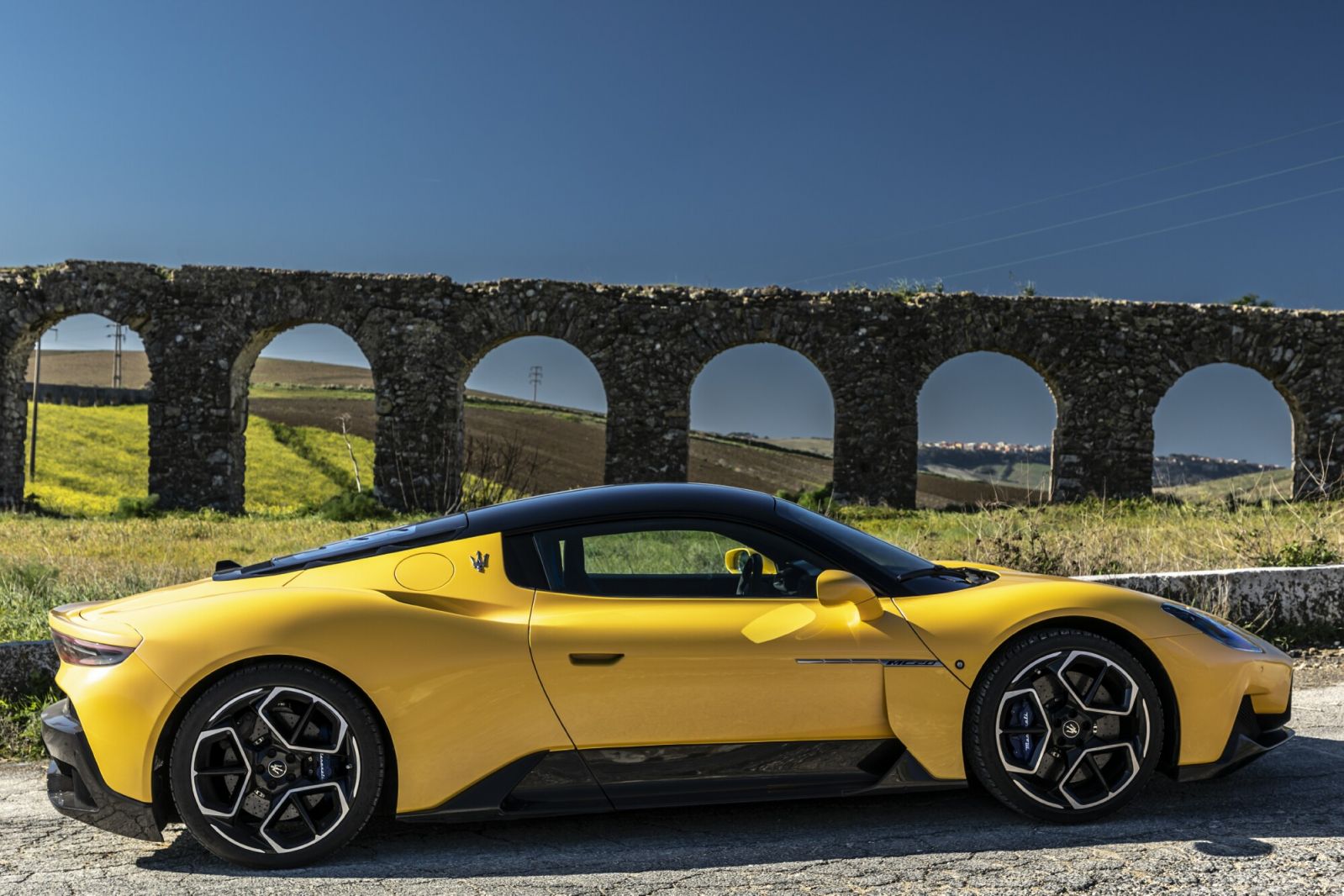 maserati mc20 supercar sports car review 2023