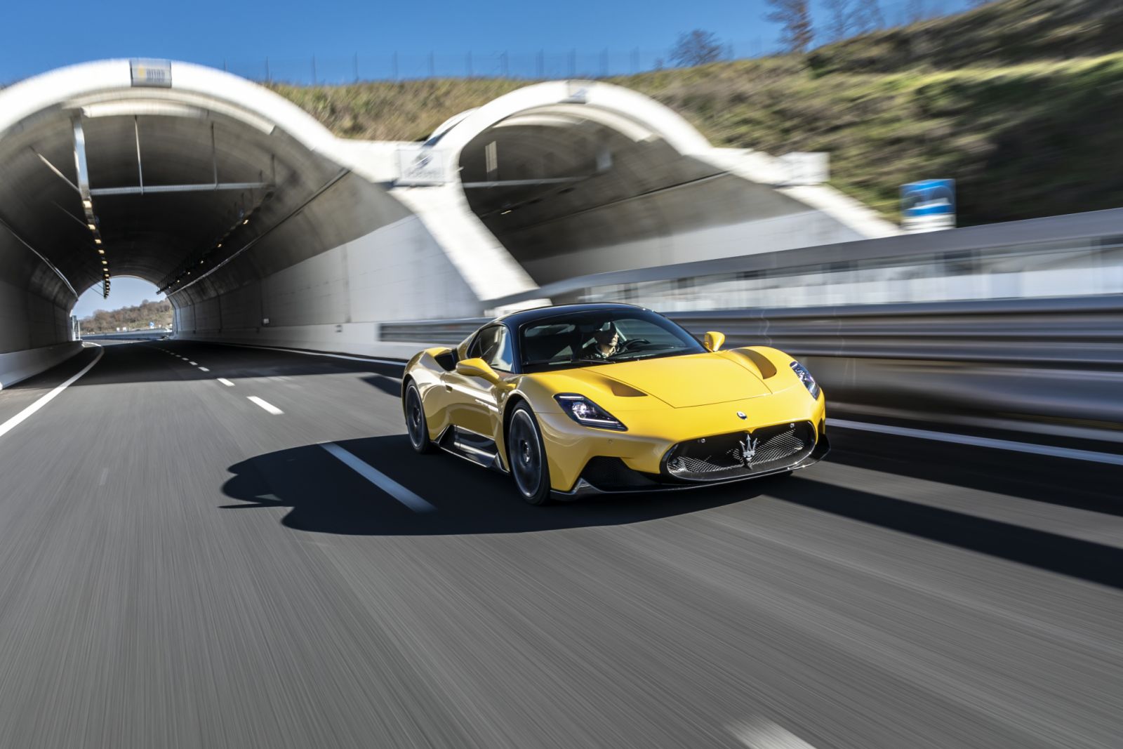 maserati mc20 supercar sports car review 2023