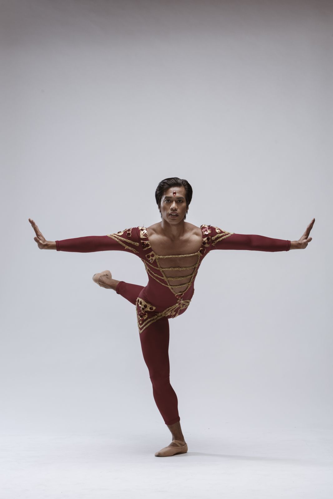 Ronelson Yadao as Rama in Alice Reyes' Rama, Hari (Photo: Cultural Center of the Philippines / Jojo Mamangun)