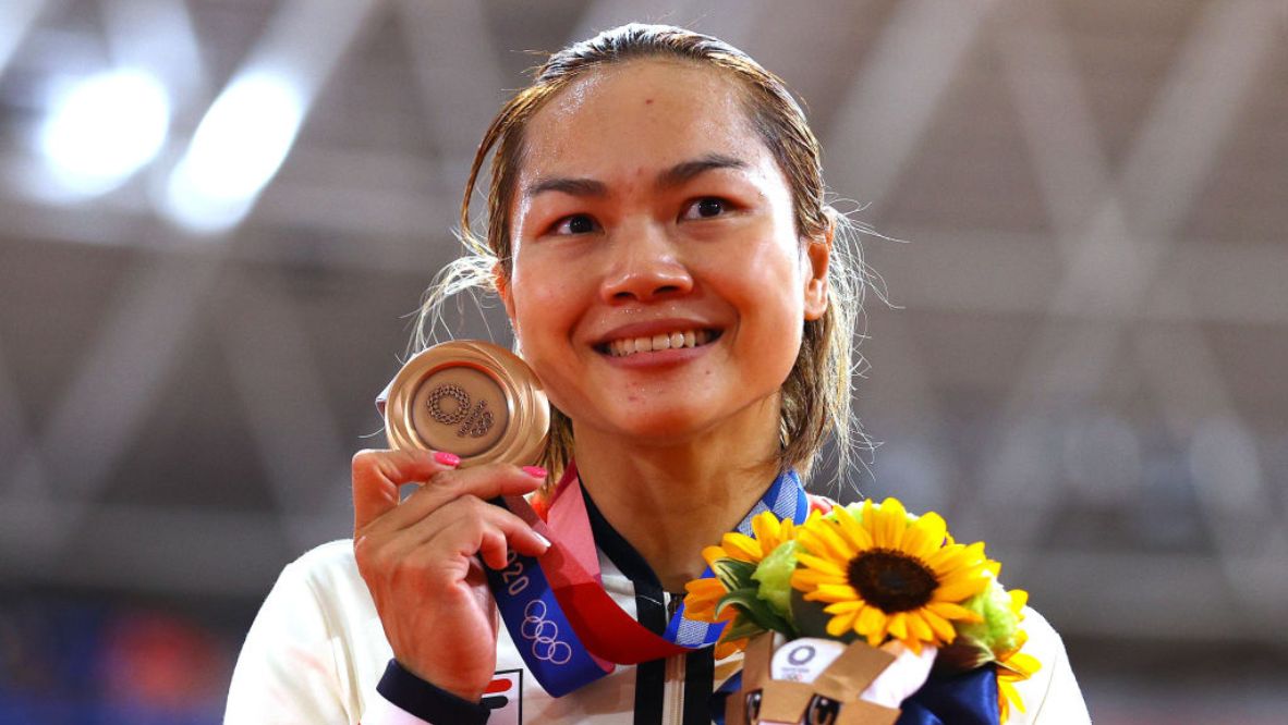 Wai Sze-lee of Team Hong Kong, during the medal ceremony at the Tokyo 2020 Olympic Games at Izu Velodrome on August 08, 2021 in Izu, Shizuoka, Japan (Photo: Getty Images)