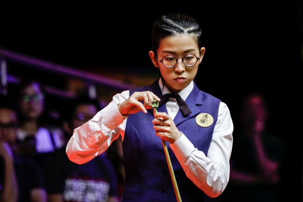 Ng On-yee of Chinese Hong Kong chalks the cue during the second exhibition game against Stephen Hendry of Scotland at Queen Elizabeth Stadium on July 23, 2017 in Hong Kong (Photo: Getty Images)