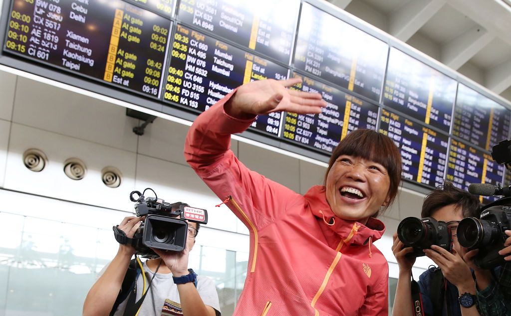 Mount Everest climber Ada Tsang Yin-hung arrives at the Hong Kong International Airport (Photo: Getty Images)