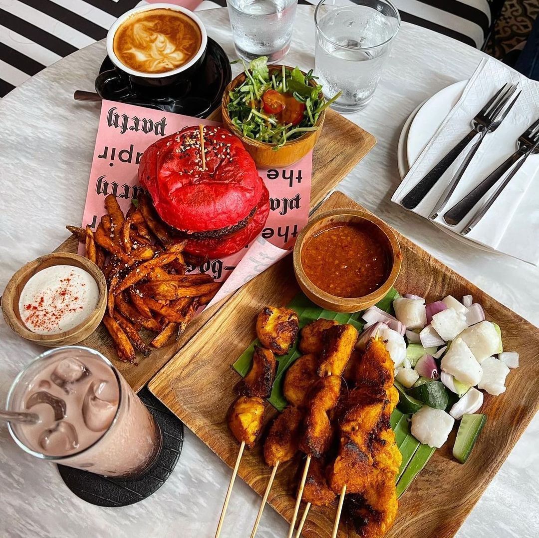 The Hungry Tapir is a hot spot for plant-based food in KL's Chinatown (Photo: @thehungrytapir/Instagram)