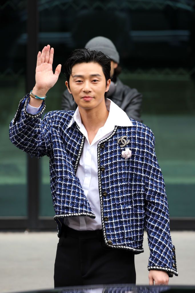 PARIS, FRANCE - MARCH 07: Park Seo-Joon attends the Chanel Womenswear Fall Winter 2023-2024 show as part of Paris Fashion Week on March 07, 2023 in Paris, France. (Photo by Pierre Suu/Getty Images)