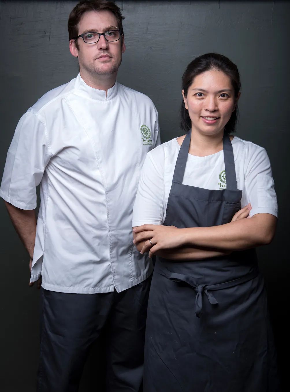 2013年亞洲最佳女主廚:Bo Songvisava,一旁是她的丈夫 Dylan Jones。