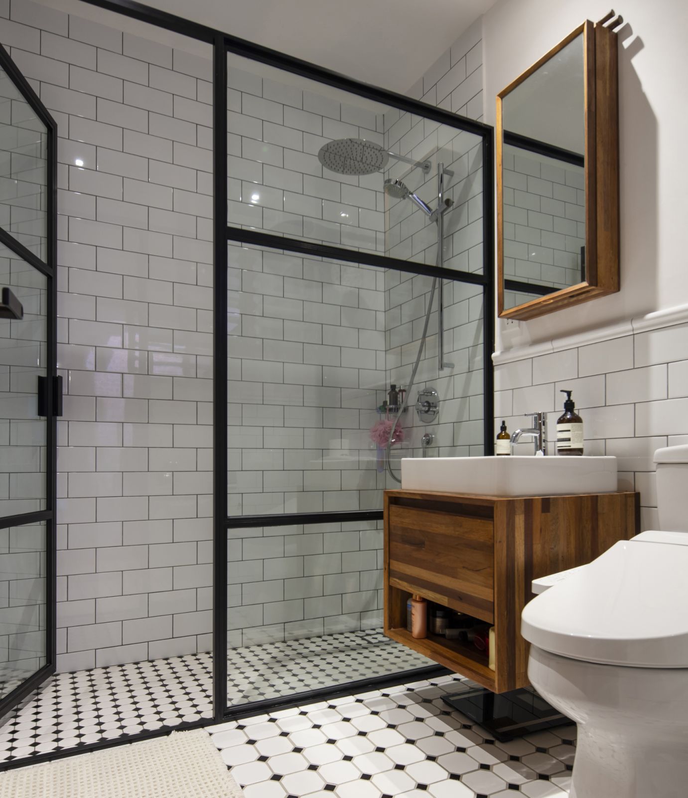 Simple but chic shower