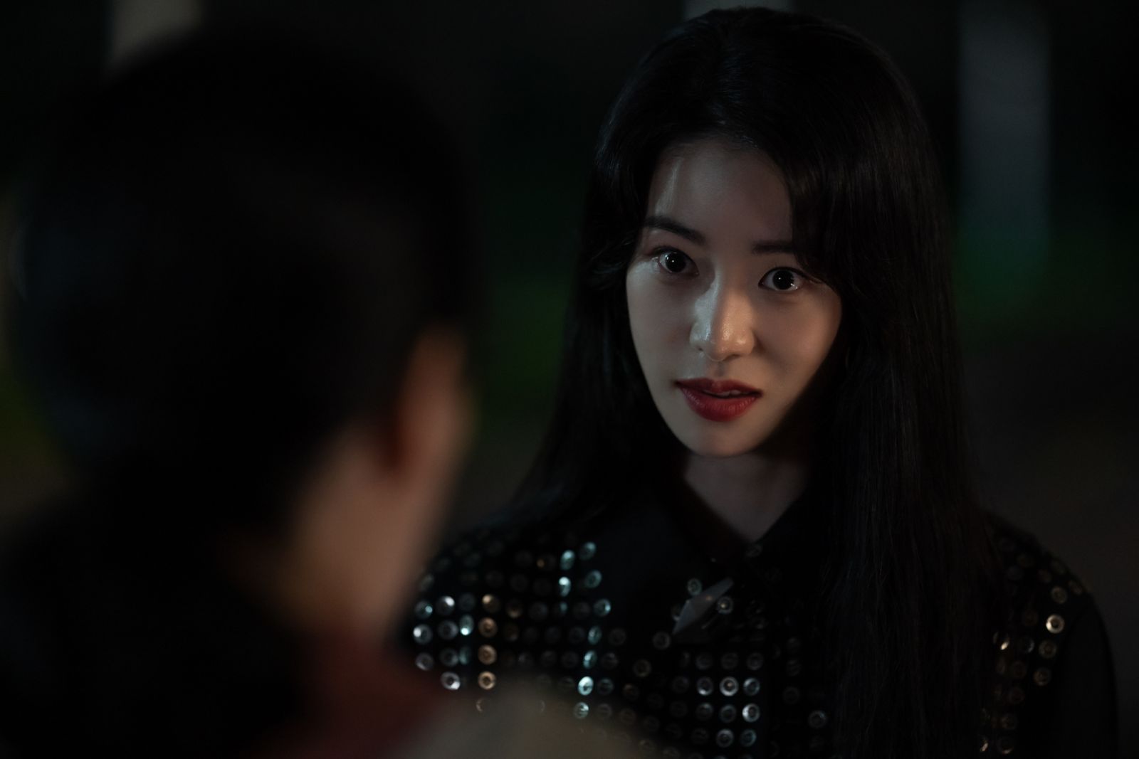 The Glory (L to R) Yeom Hye-ran as Kang Hyeon-nam, Im Ji-yeon as Park Yeon-jin in The Glory Cr. Graphyoda/Netflix Â© 2023