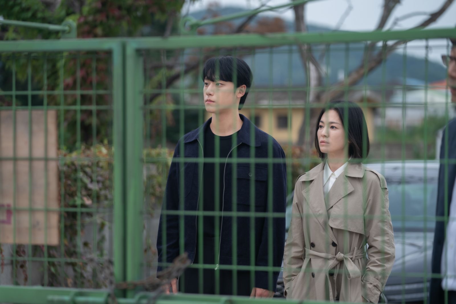 The Glory (L to R) Lee Do-Hyun as Joo Yeo-jeong, Song Hye-kyo as Moon Dong-eun in The Glory Cr. Graphyoda/Netflix Â© 2023