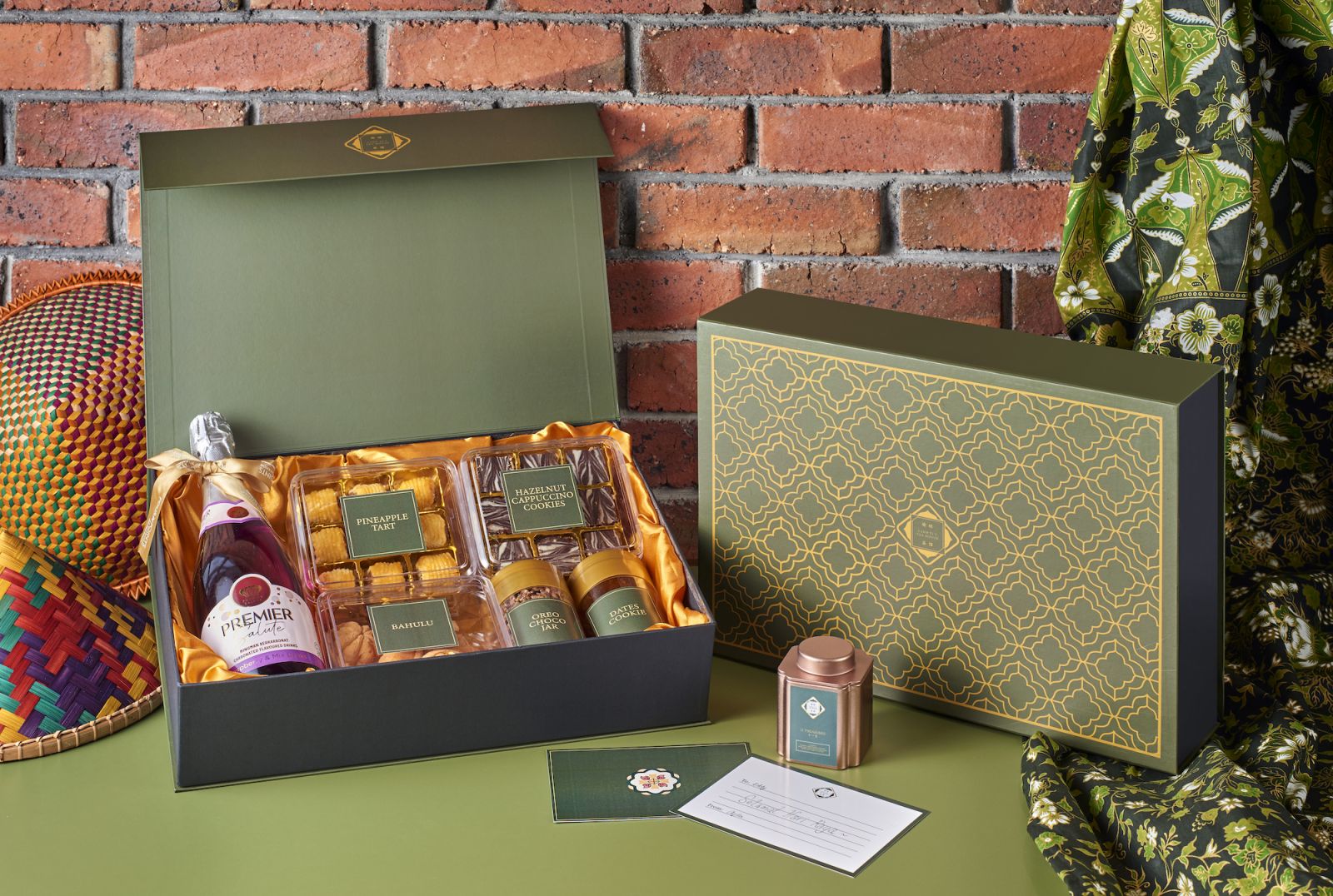 Lady Yi Tea House's Raya hamper
